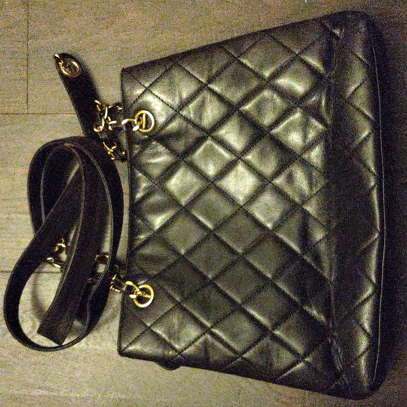Chanel Black Quilted Leather Shoulder Bag - Picture 11 of 16